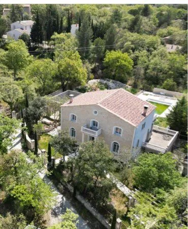 Vente jolie maison à Venasque à finir pour cause de départ, prévoir gros travaux