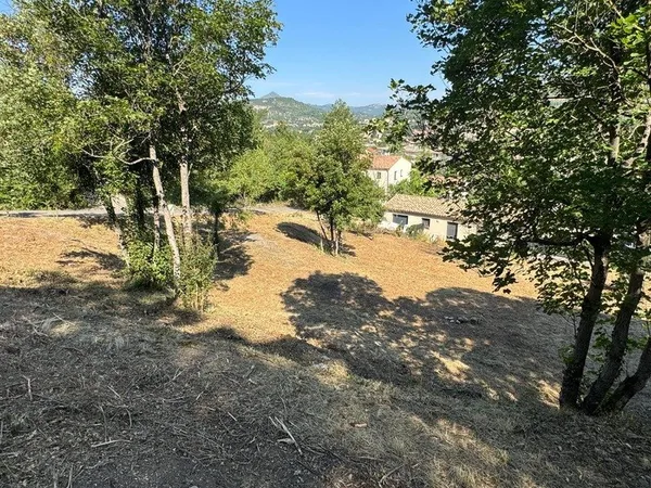 Terrain viabilisé de 628 m² à vendre à Digne-les-Bains - Quartier résidentiel de Chabasse