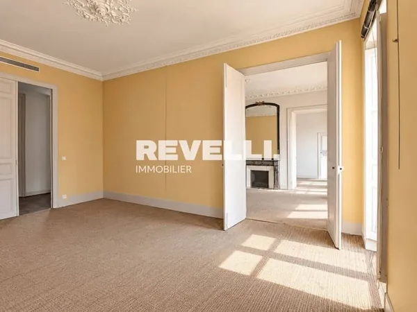 Bureaux 5 pièces 213 m²