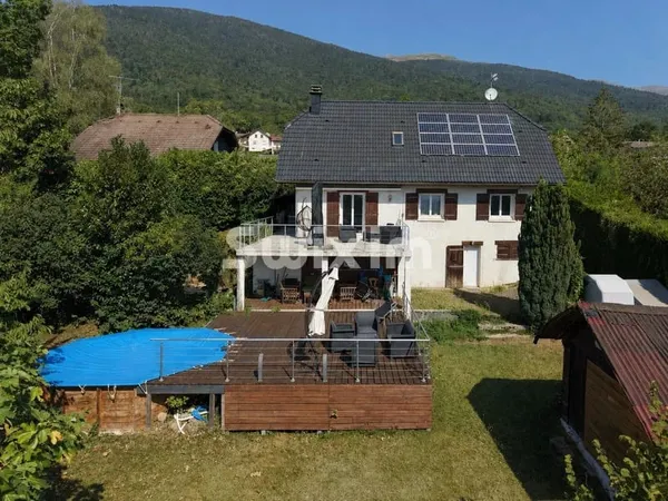 Maison individuelle T6 de 195m2 sur terrain de 900m2