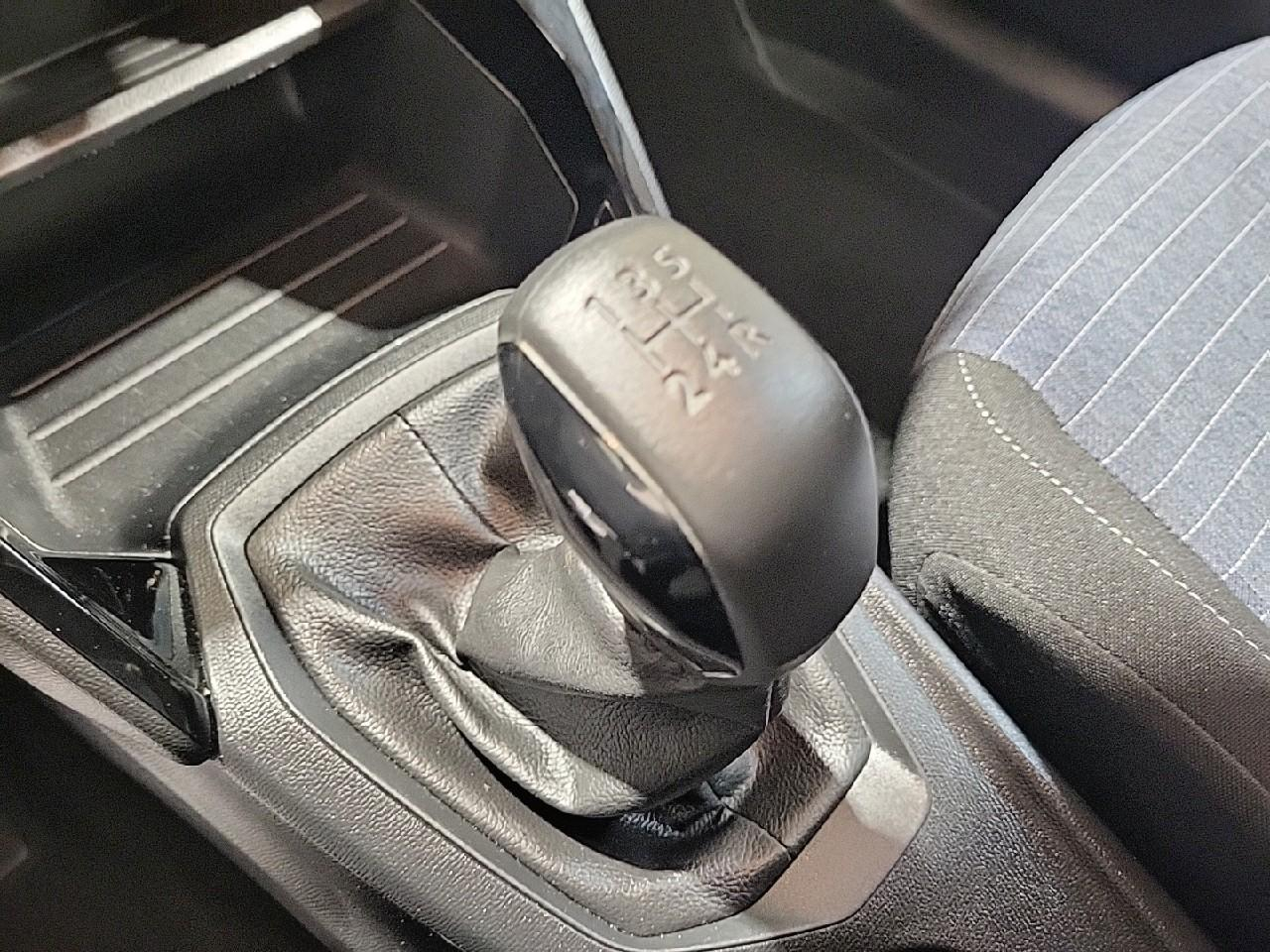 Peugeot 208 puretech 75 s&s bvm5 like — photo 17