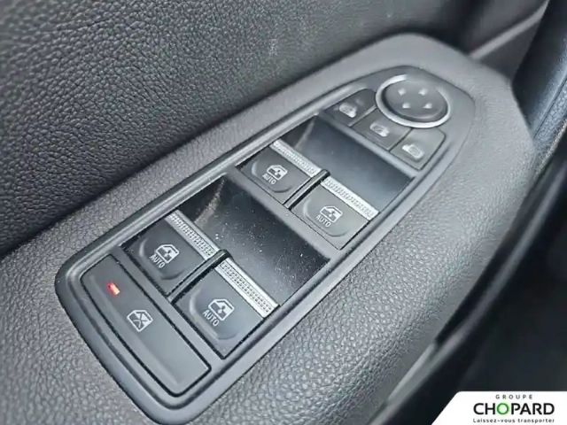 Renault Captur blue dci 115 edc — photo 14