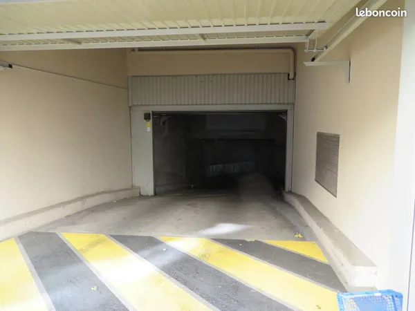 Garage, box, parking lyon 8 Montplaisir