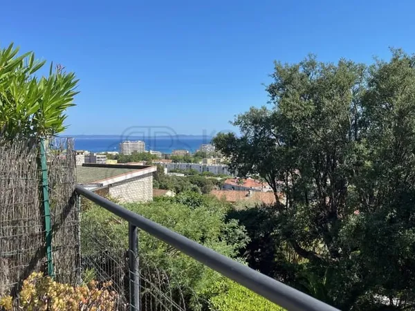 Appartement vue mer et colline