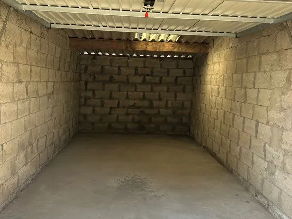 Garage fermé 16 m² à louer - Dol-de-Bretagne - proche gare