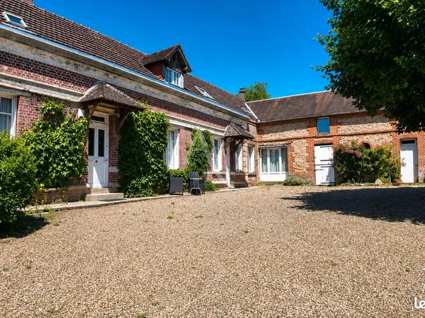Maison 11 pièces 261 m²