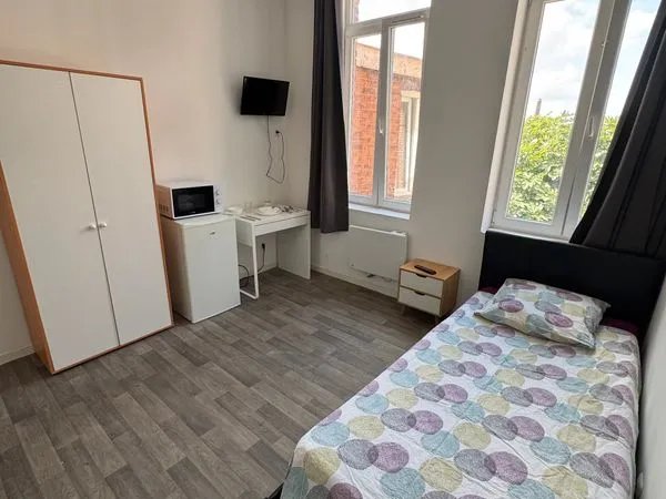 Chambre meublée en colocation - Métro à 50 m - Disponible immédiatement