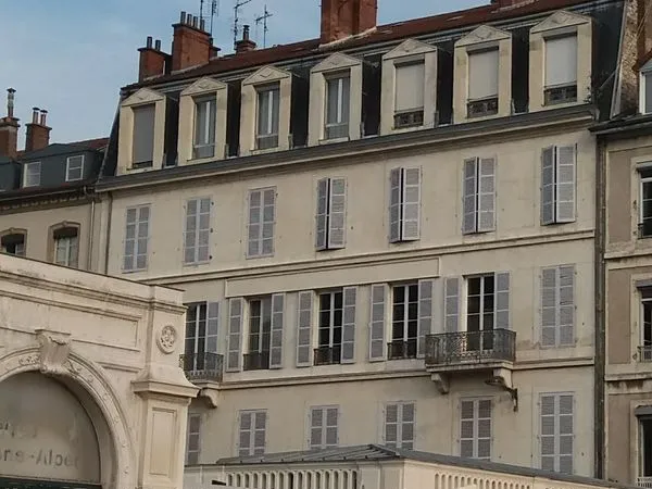 F5 lumineux et calme au centre ville