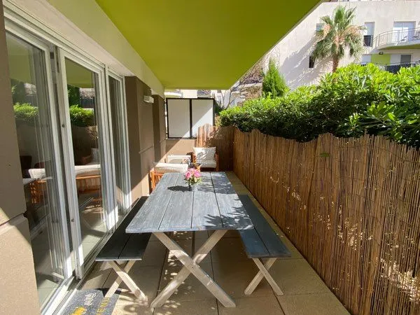 T2 meublé 41 m2 - Terrasse 15 m2, climatisation et box fermé