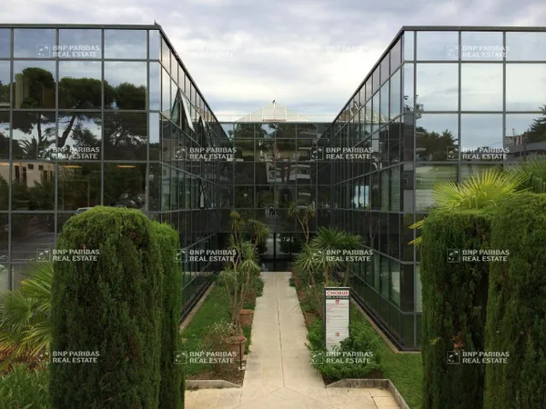 Bureaux 974 m²