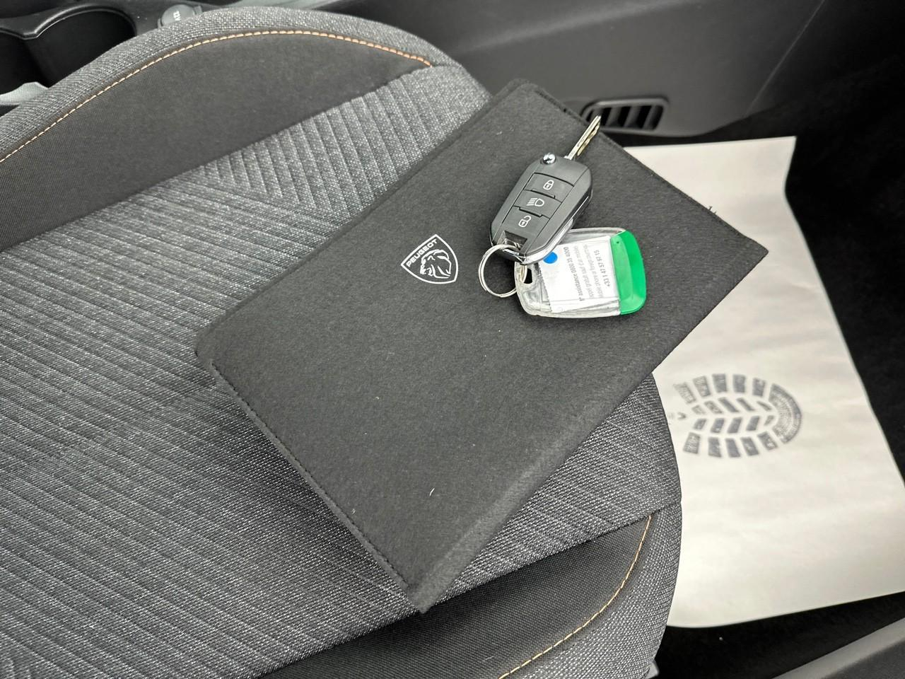 Peugeot 2008 hybrid 145 e-dcs6 style — photo 32