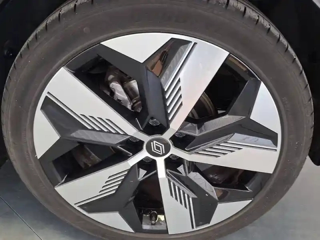 Renault Megane e-tech ev60 220 ch optimum charge — photo 13