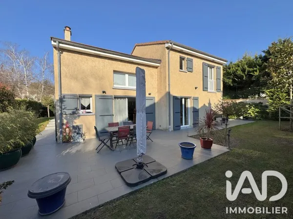 Maison 8 pièces 180 m²