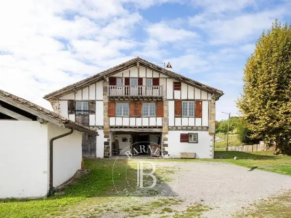 Maison 10 pièces 628 m²