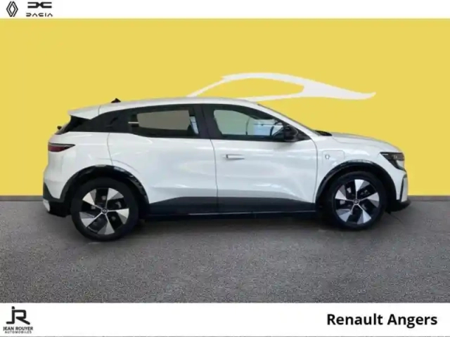 Renault Megane e-tech electric ev40 130ch equilibre standard charge — photo 14