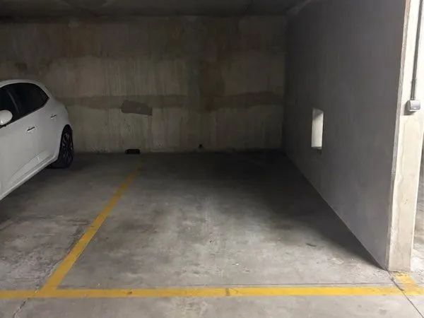 Place de parking à louer - sous-sol sécurisé
