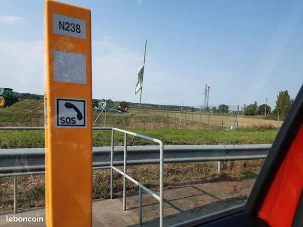 En bordure depuis l'A64 en Z.I Terrain constructible