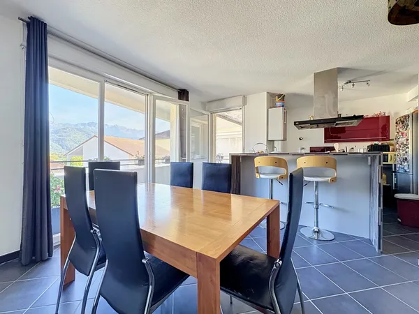 T3 avec terrasse, vue Belledonne et stationnement privatif