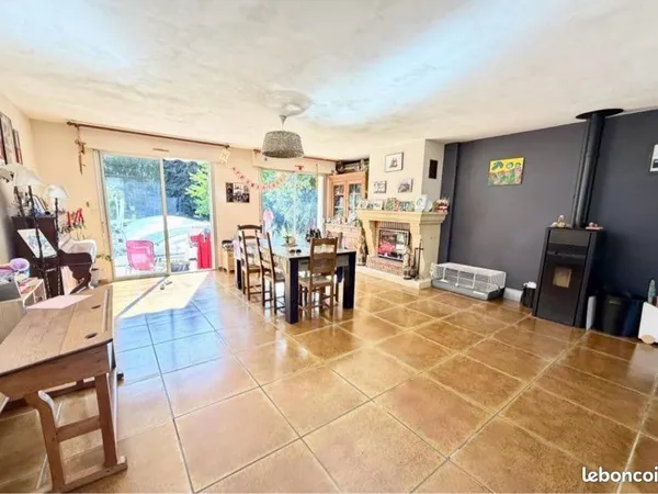 Maison plain pied avec piscine