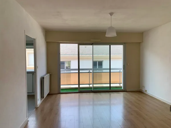 APPARTEMENT Séniors ANGERS CENTRE, proche gare, place Lafayette - 35m²