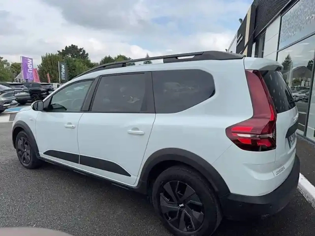 Dacia Jogger tce 110 7 places gsr2 — photo 15