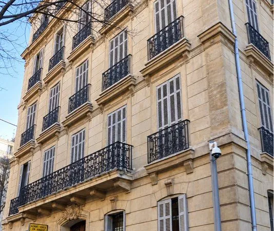 Local / cave avec accès direct sur rue