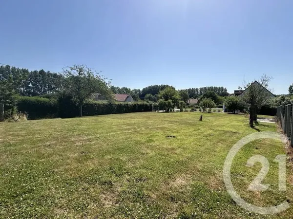 Terrain 877 m²