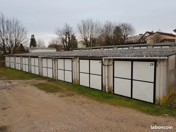 Garage aérien à Is-sur-Tille