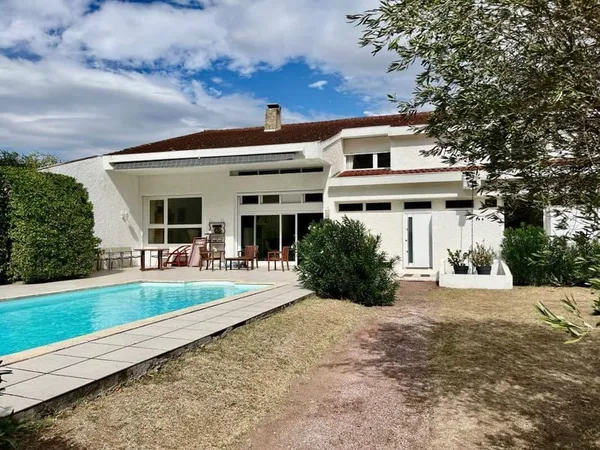 Villa 6 pièces 260 m²