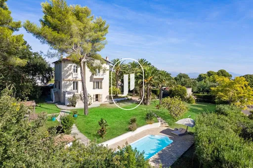 Maison 6 pièces 247 m²