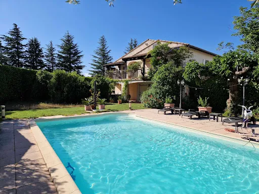 Propriété 11 pièces 208 m²