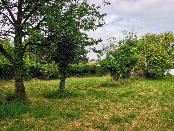 Terrain constructible 724m² - Vérines (17540)