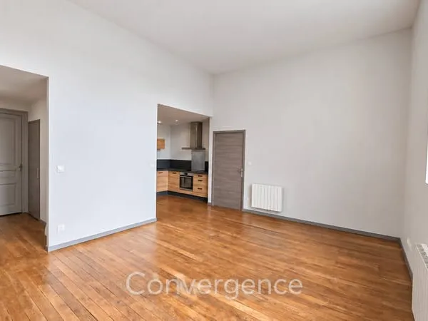 APPARTEMENT DE TYPE 3 PLACE DES CARMES