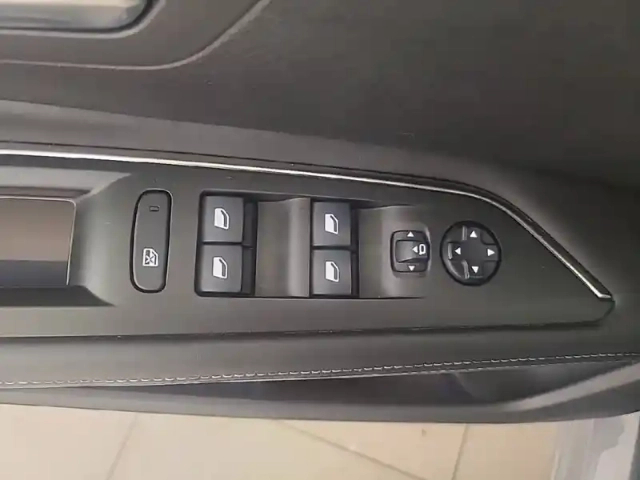 Peugeot 3008 1.2 puretech 130ch s&amp;s eat6 — photo 22