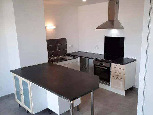 Vds T2, 3eme étage, 44m2 + balcon 7m2 vue dégagée, construit 2023, loué, DPE : B