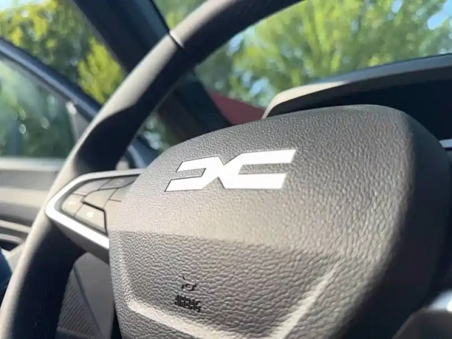 Dacia Bigster mild hybrid 140 — photo 14