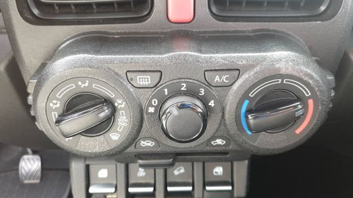 Suzuki Jimny 1.5 VVT 102 - Privilege – 2023 – 27729 km – Essence – Boîte Manuelle — photo 13
