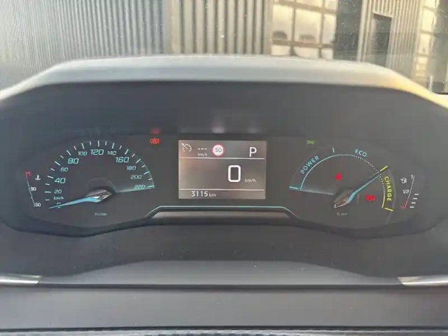 Peugeot 208 hybrid 110 ch e-dcs6 — photo 10