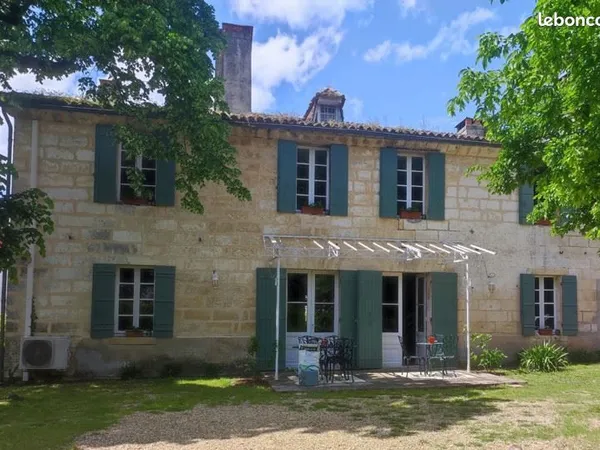 Maison 11 pièces 313 m²