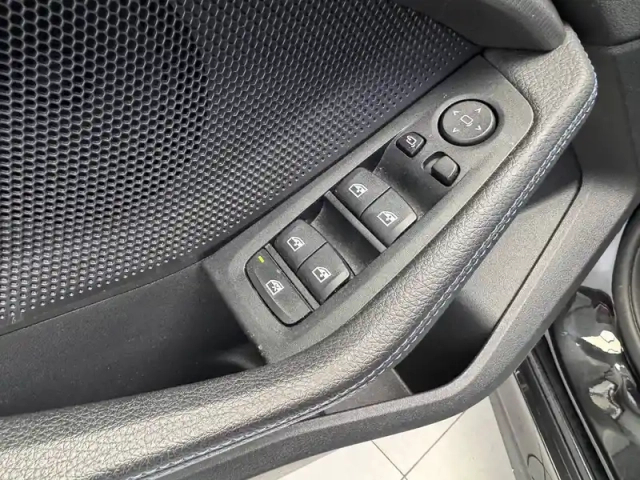 Bmw Serie 1 118i 136 ch dkg7 — photo 19