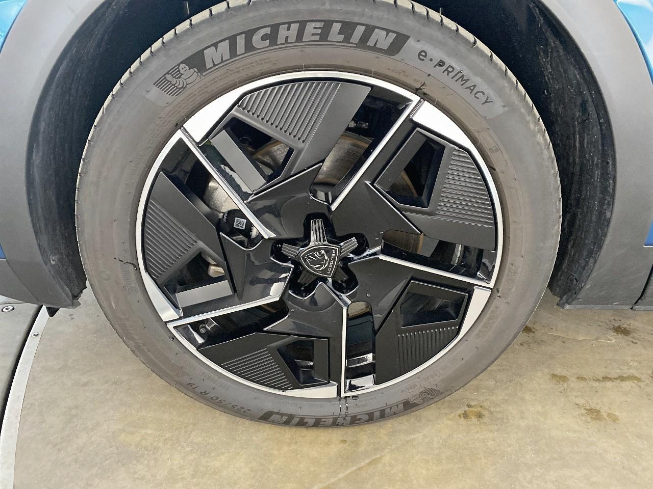 Peugeot 408 electrique 58 kwh 210 ch gt — photo 11