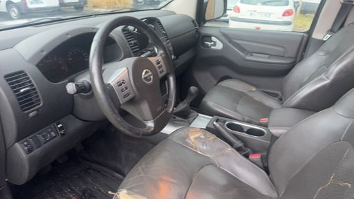 Nissan Navara 2.5 dCi 190 4WD - Double Cabine Xe – 2015 – 124880 km – Diesel – Boîte Manuelle — photo 15