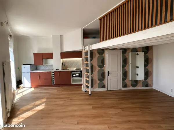 Studio rénové face métro Jean Macé