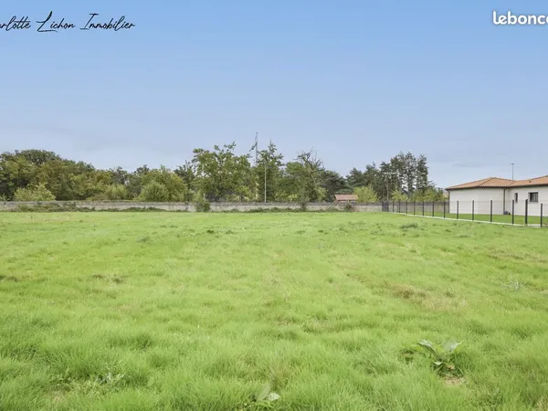 Terrain 1405 m² Orléat