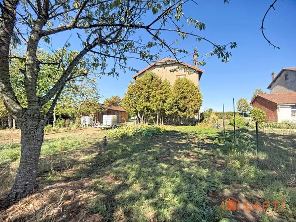 Appartement 3 pièces rénové avec jardin, cave et stationnement