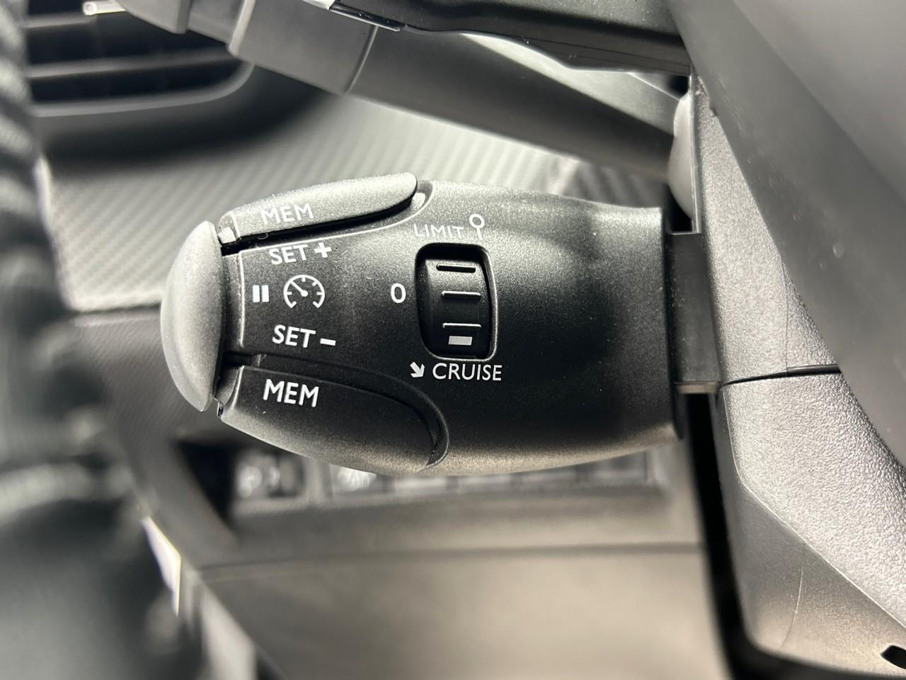 Peugeot 2008 puretech 130 s&s eat8 allure — photo 19