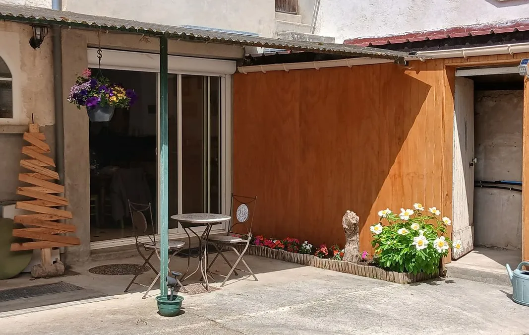 Photo 1