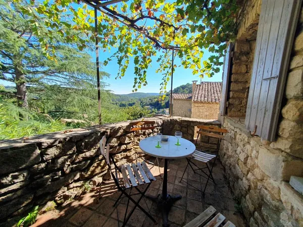 Village médiéval de la Vallée de la Cèze : Jolie Maison de v