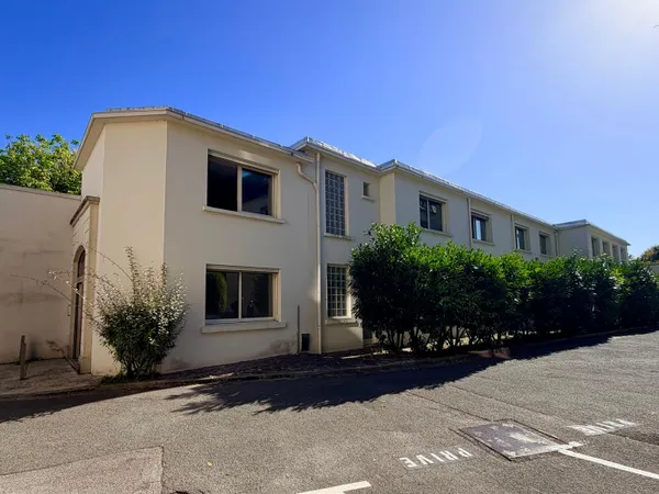 Bureau 394 m²