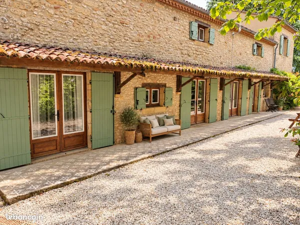 Maison de charme en pierre avec piscine